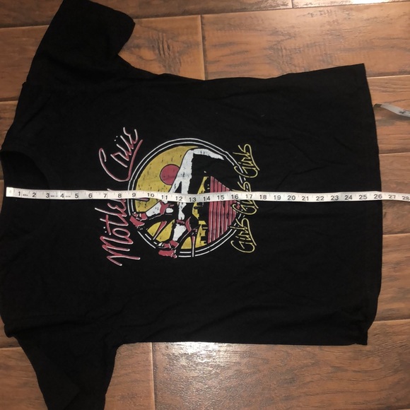 Motley Crew Graphic Tee. #3 - Picture 5 of 5